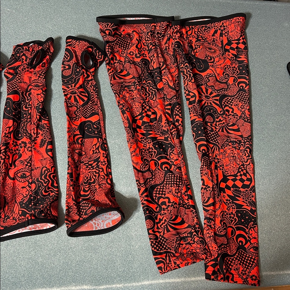 Red and black rave outfit - Picture 3 of 3